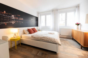 Superb Location & Chic Suite w' 2Bedroom